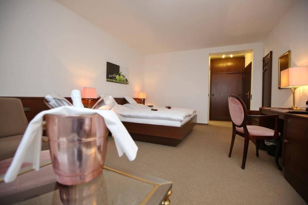 Hotel Am Peterstor Montabaur Esterno foto